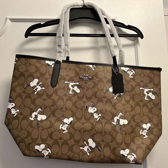 Coach X Peanuts-Snoopy City Tote in Signature Canvas - Picture 1 of 6